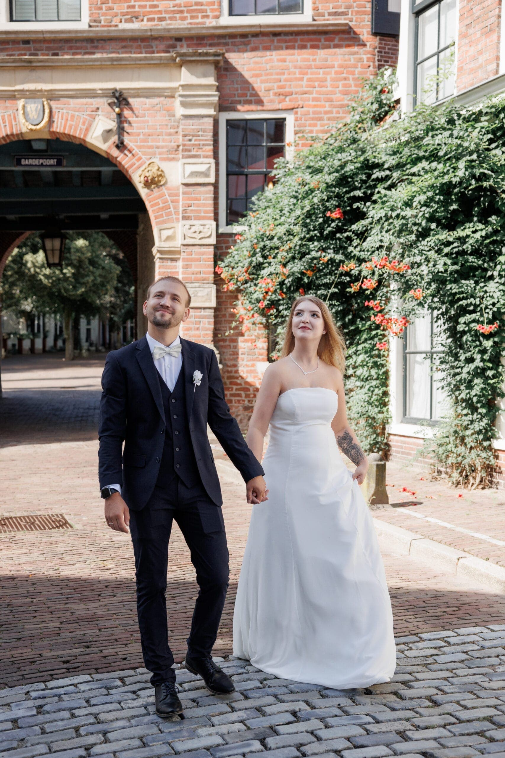 Bruidspaar in avondlicht, Groningen