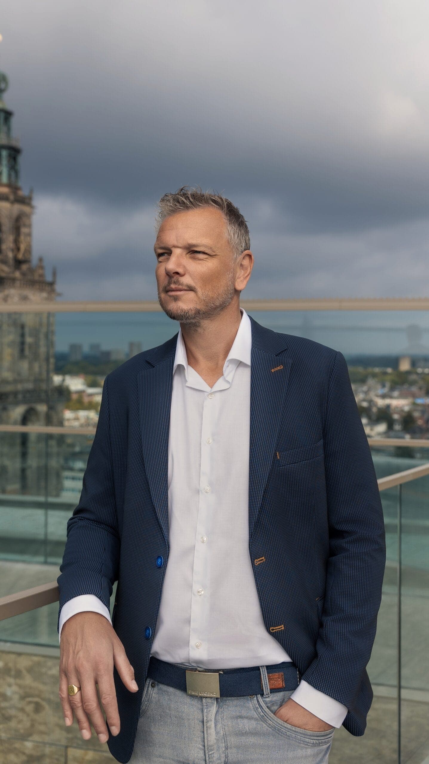 Bedrijfsfotografie Groningen: ondernemer in professionele omgeving