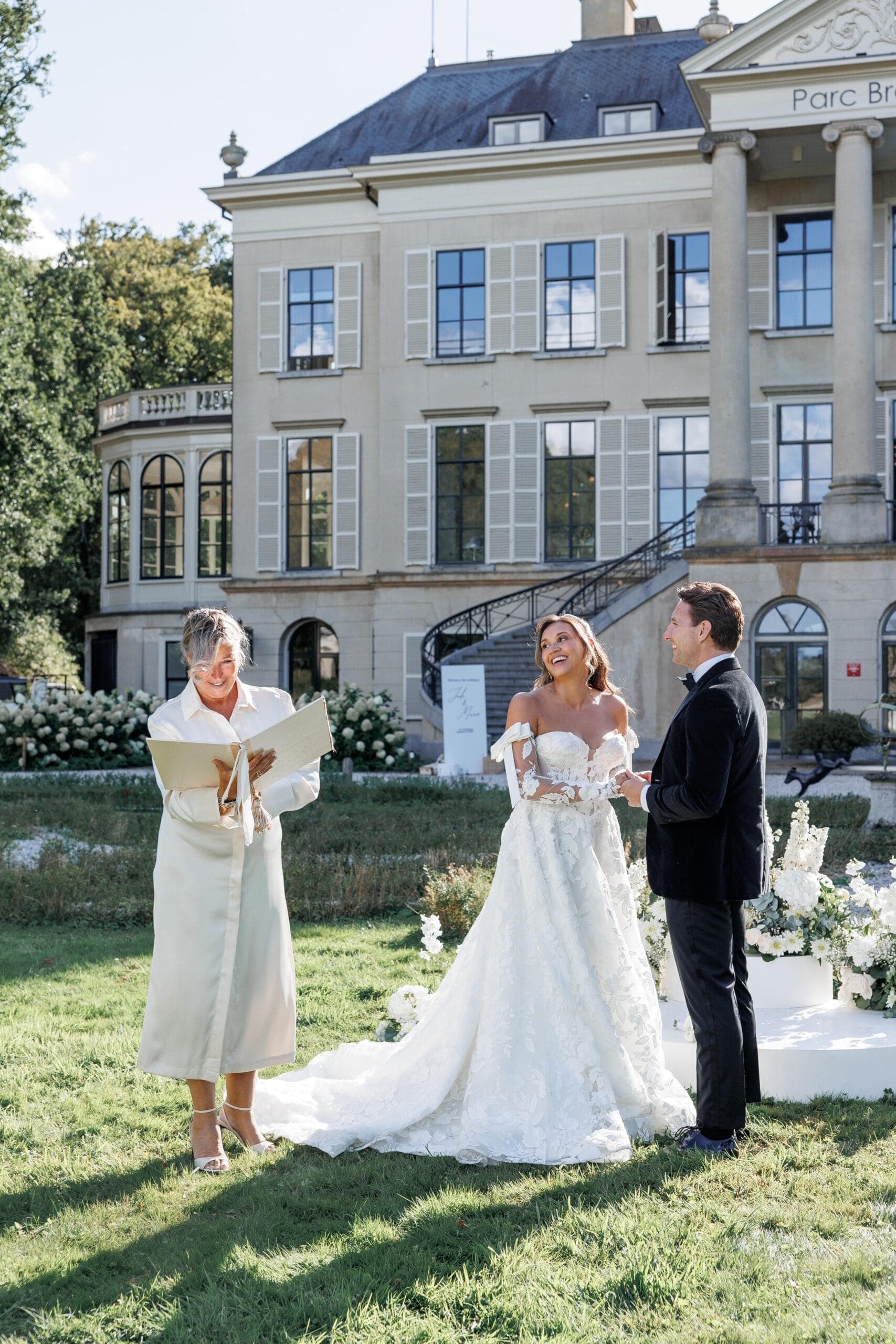 Een landgoedviering tussen oude tuinen en stille luxe.