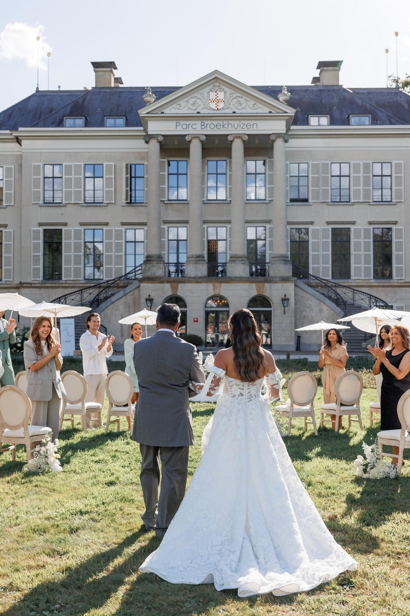 Een landgoedviering tussen oude tuinen en stille luxe.