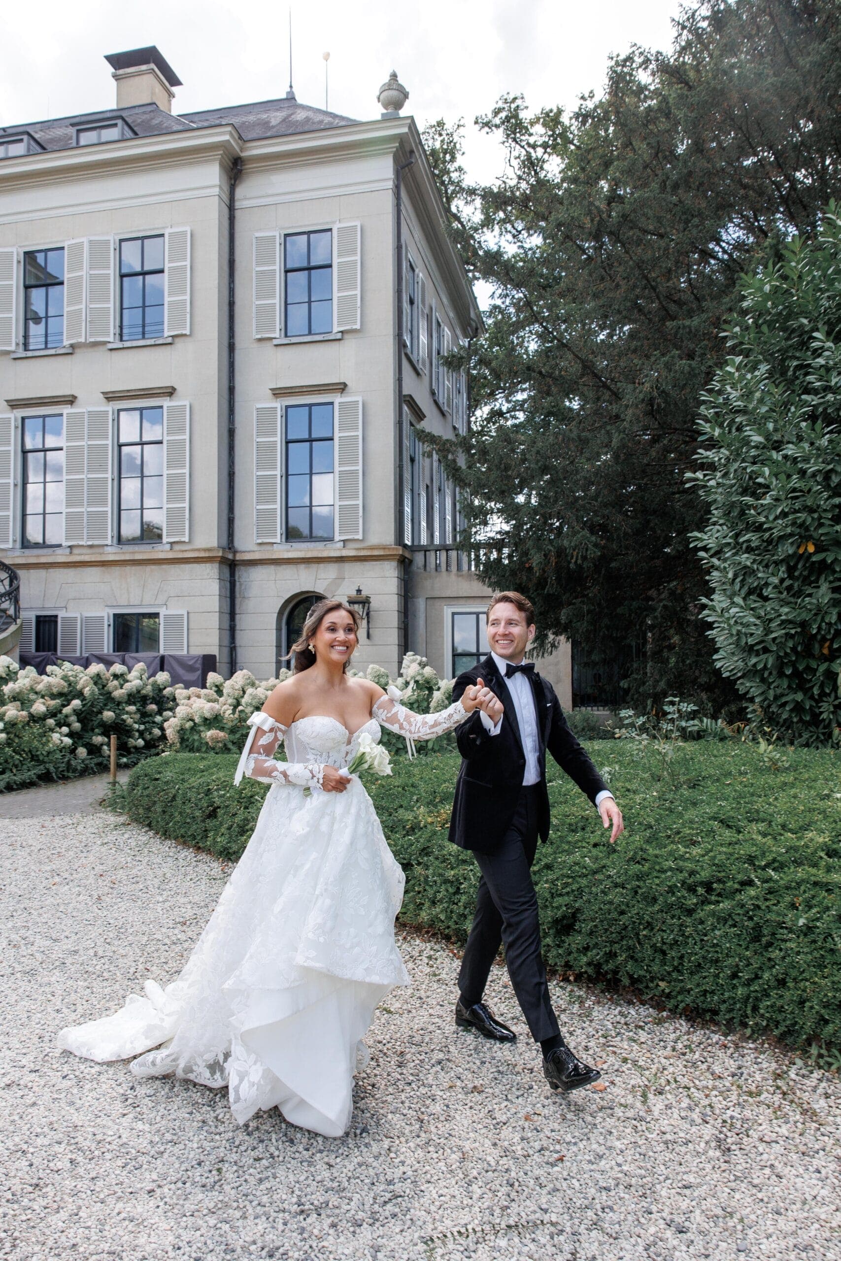 Een landgoedviering tussen oude tuinen en stille luxe.
