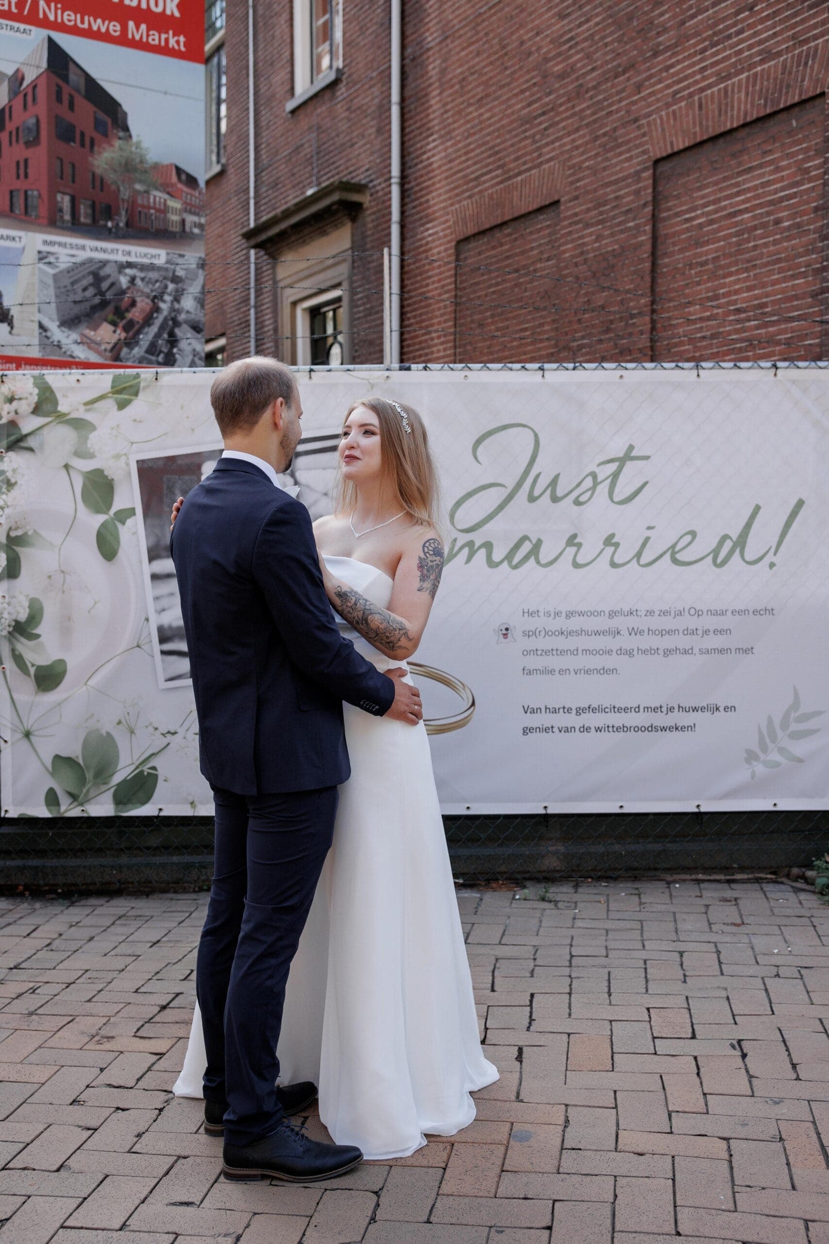 Bruidspaar in zacht avondlicht, Groningen