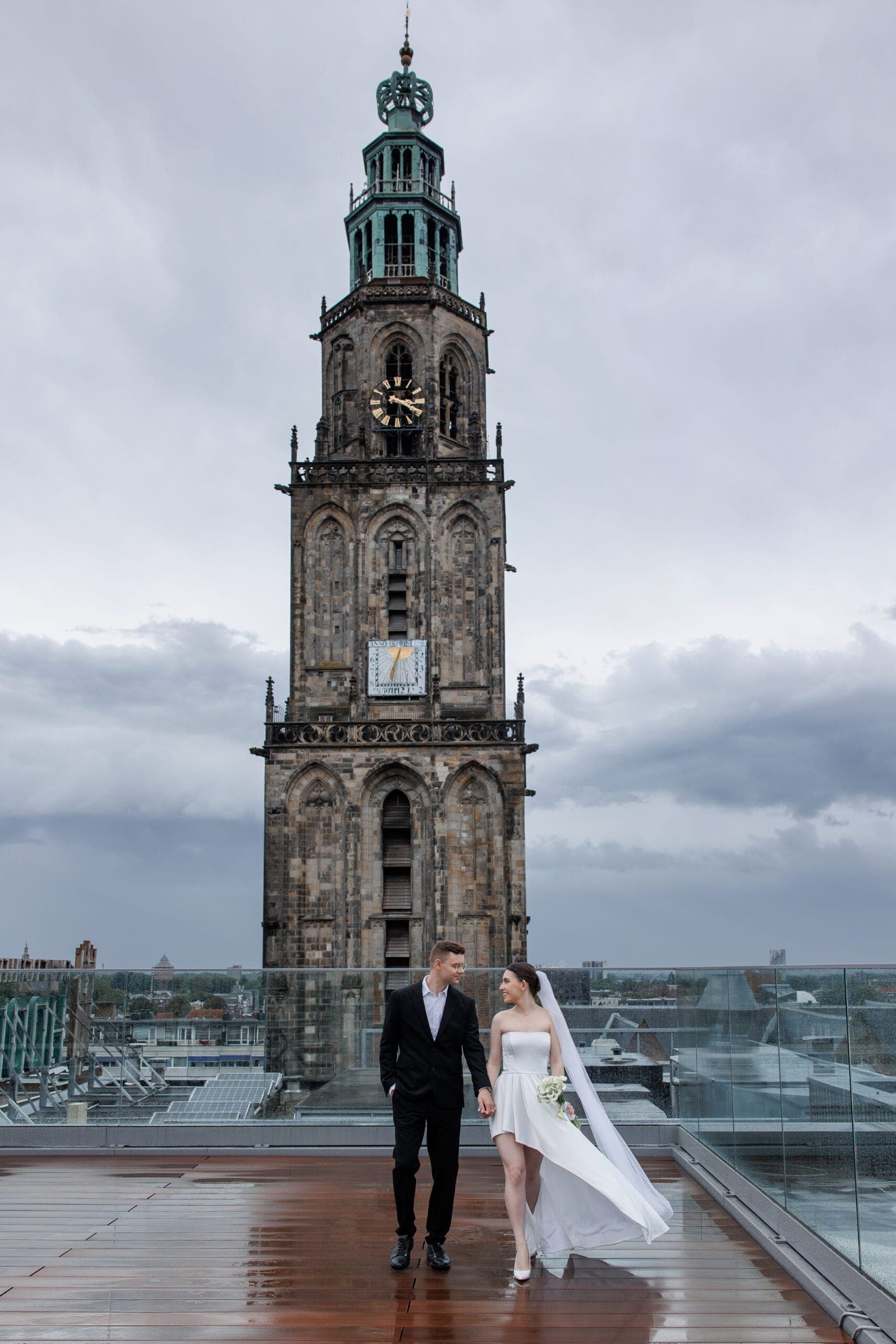 Trouwreportage aan een meer met horizon