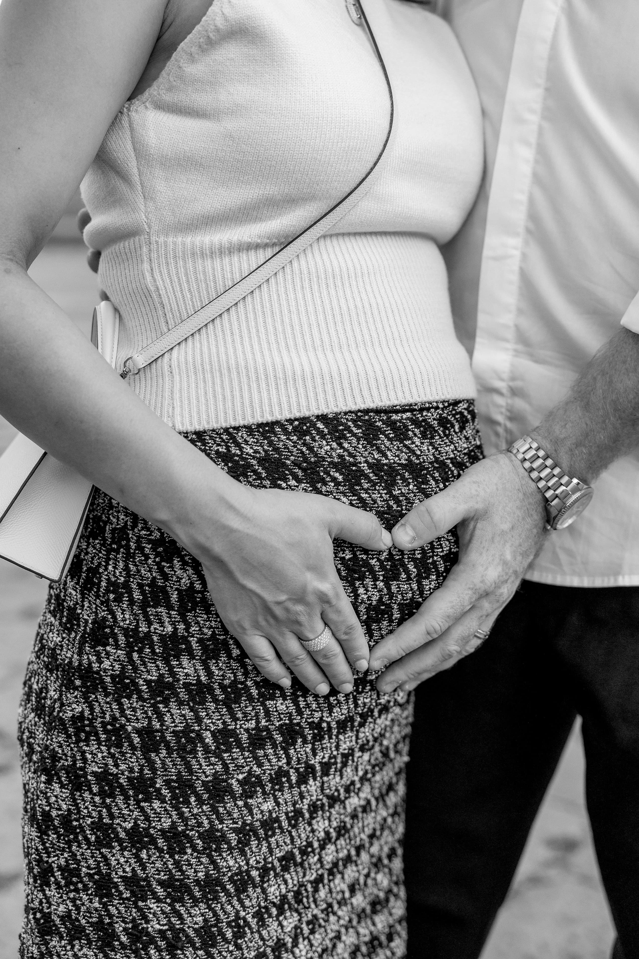 Een vreugdevolle koppelshoot tussen de iconische bezienswaardigheden van Milaan, ter viering van liefde en een nieuw begin.