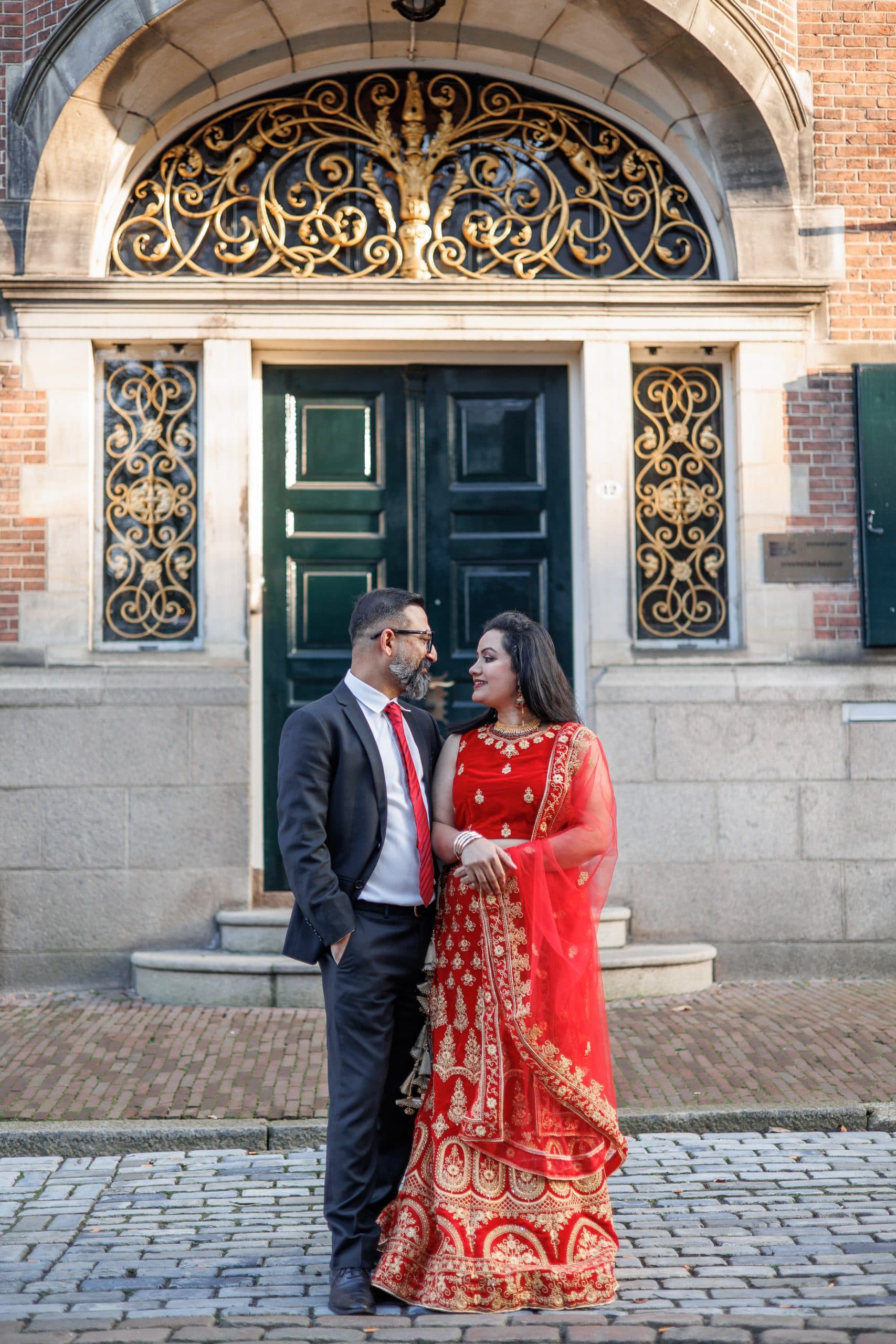 Set against the elegant backdrop of Groningen’s historic centre, this December couple session celebrated the beauty of the season.