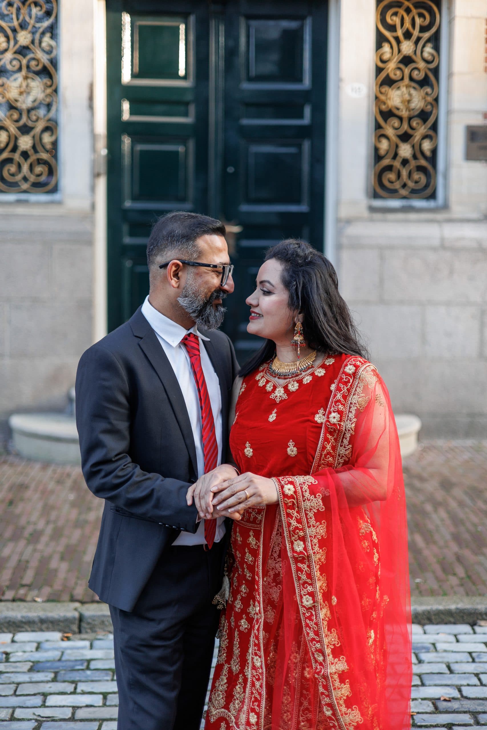 Set against the elegant backdrop of Groningen’s historic centre, this December couple session celebrated the beauty of the season.