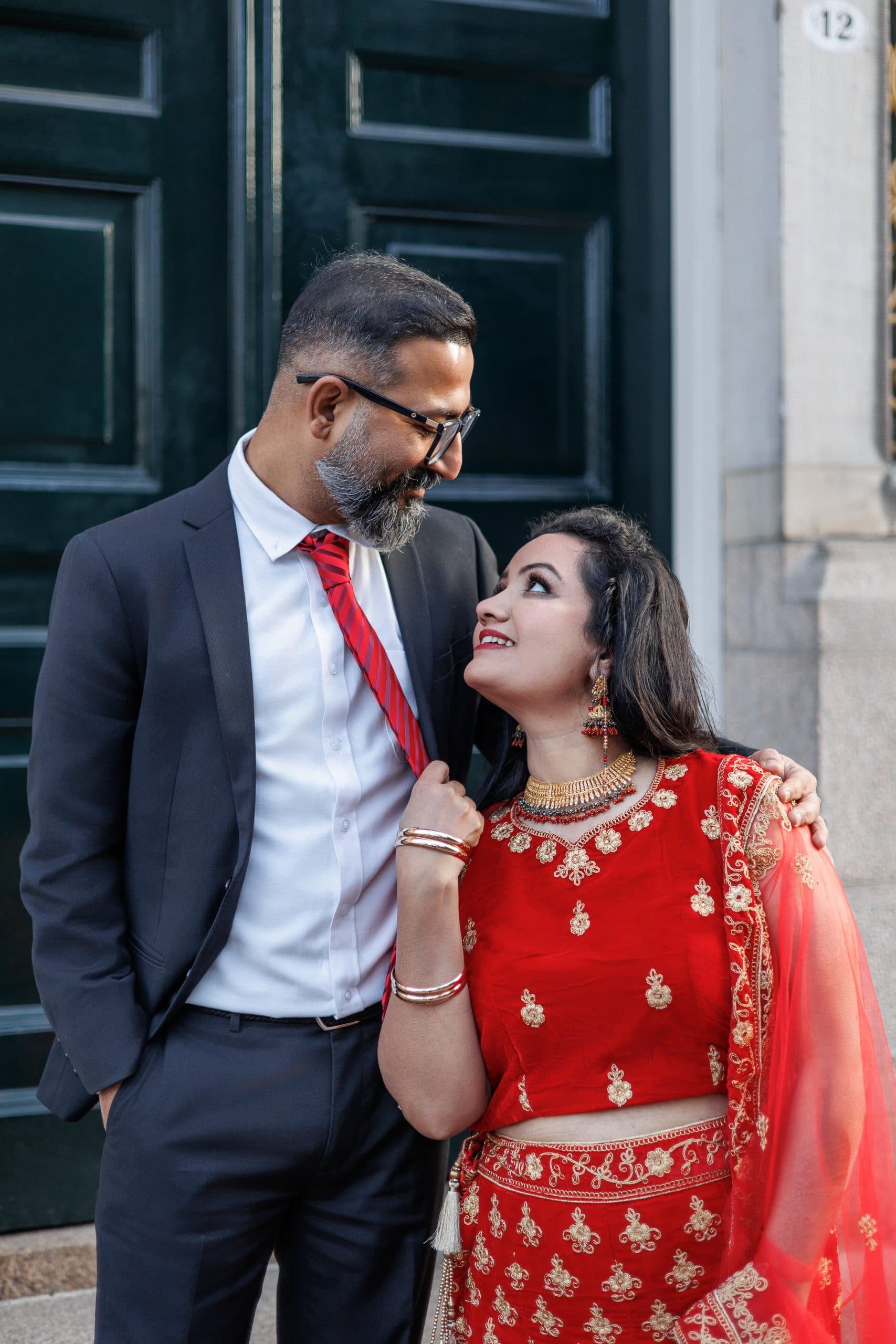 Set against the elegant backdrop of Groningen’s historic centre, this December couple session celebrated the beauty of the season.
