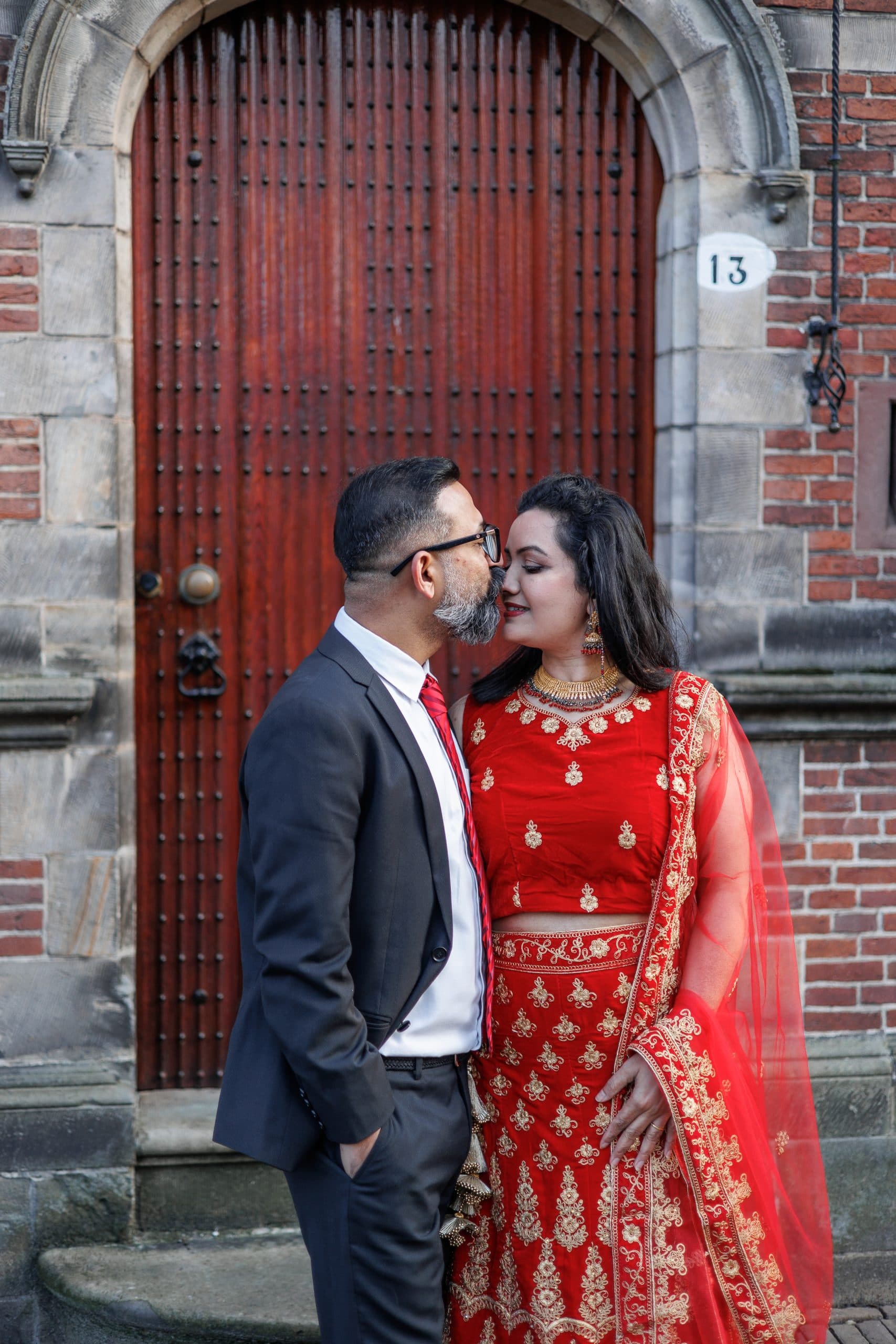 Set against the elegant backdrop of Groningen’s historic centre, this December couple session celebrated the beauty of the season.