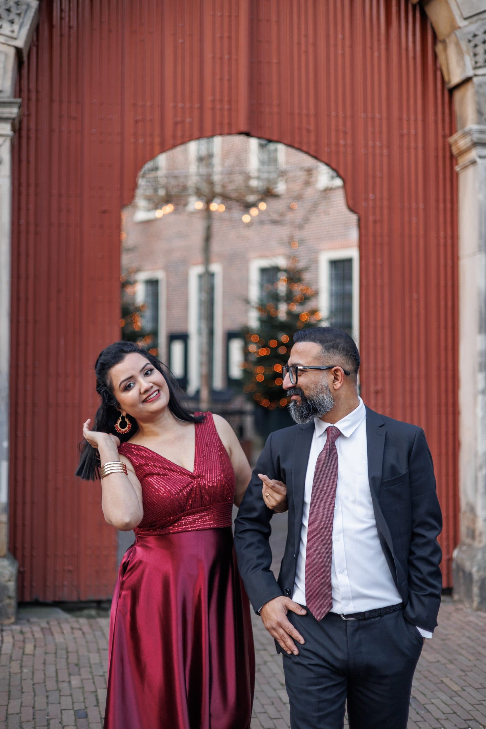 Set against the elegant backdrop of Groningen’s historic centre, this December couple session celebrated the beauty of the season.