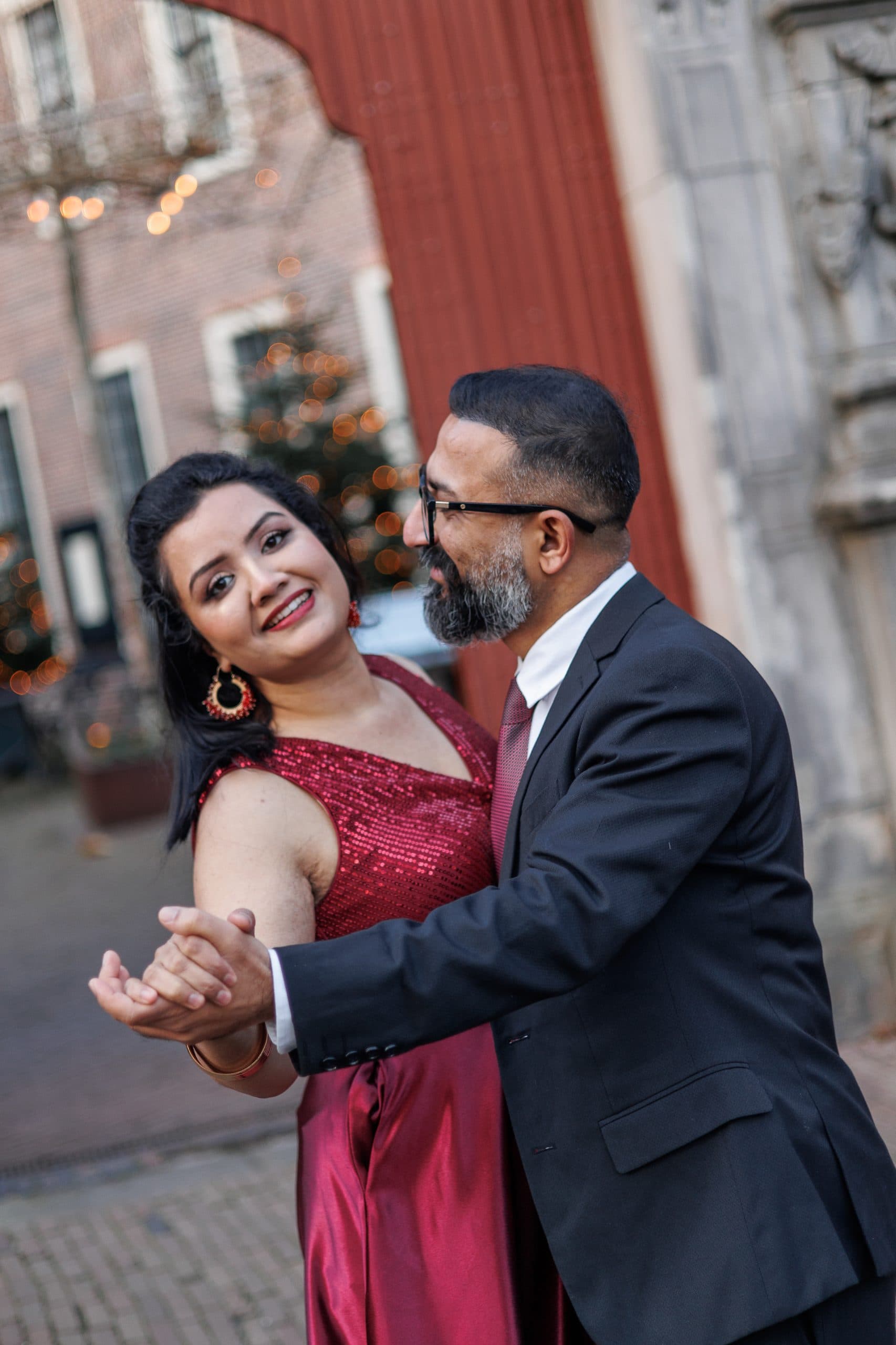 Set against the elegant backdrop of Groningen’s historic centre, this December couple session celebrated the beauty of the season.